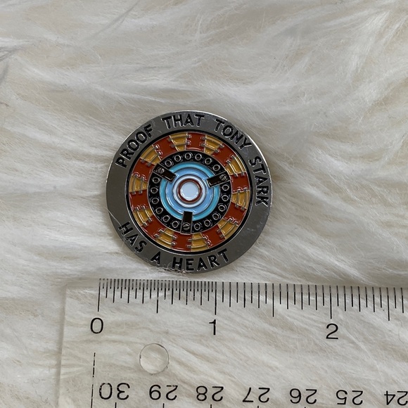 Marvel enamel pin - Picture 3 of 4